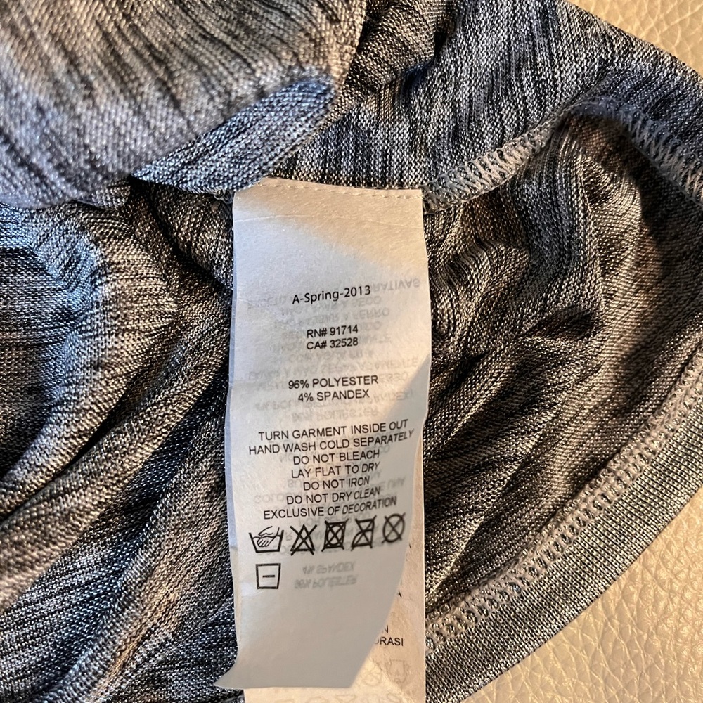 Armani Exchange metallic skirt. Size S. Excellent condition.